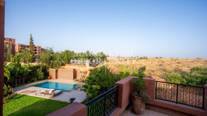 Villa de Luxe Moderne en Location Saisonnière – Piscine Privative et Petit-Déjeuner Inclus
