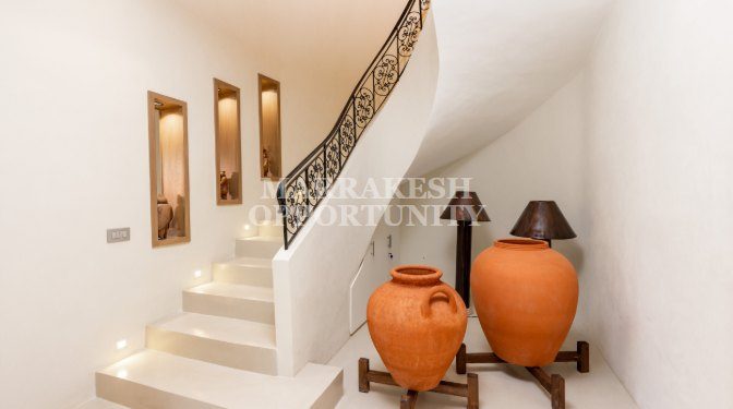 Villa de Luxe Moderne en Location Saisonnière – Piscine Privative et Petit-Déjeuner Inclus