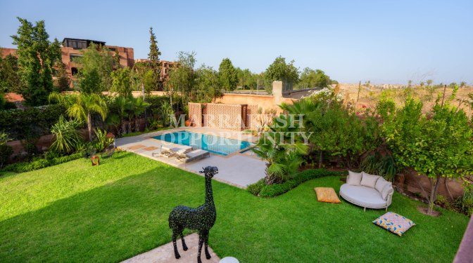 Villa de Luxe Moderne en Location Saisonnière – Piscine Privative et Petit-Déjeuner Inclus